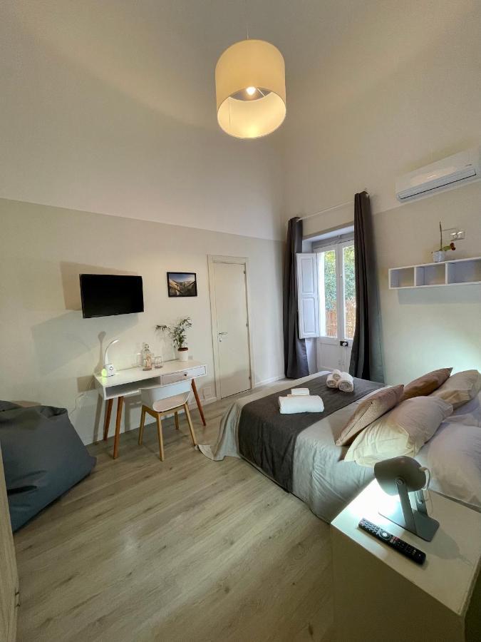4 Balconi Rooms Paladini B&B E Appartamenti Lecce Exterior foto