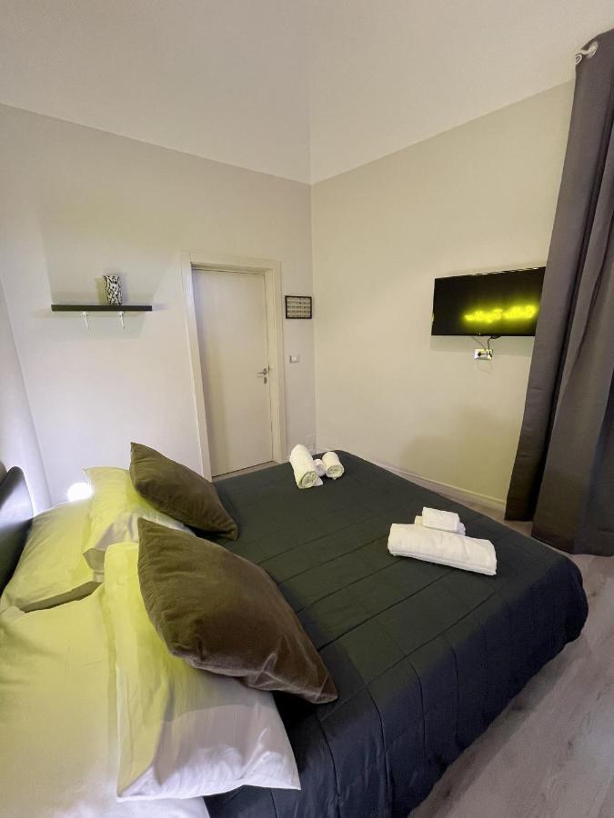 4 Balconi Rooms Paladini B&B E Appartamenti Lecce Exterior foto
