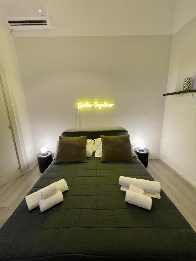 4 Balconi Rooms Paladini B&B E Appartamenti Lecce Exterior foto