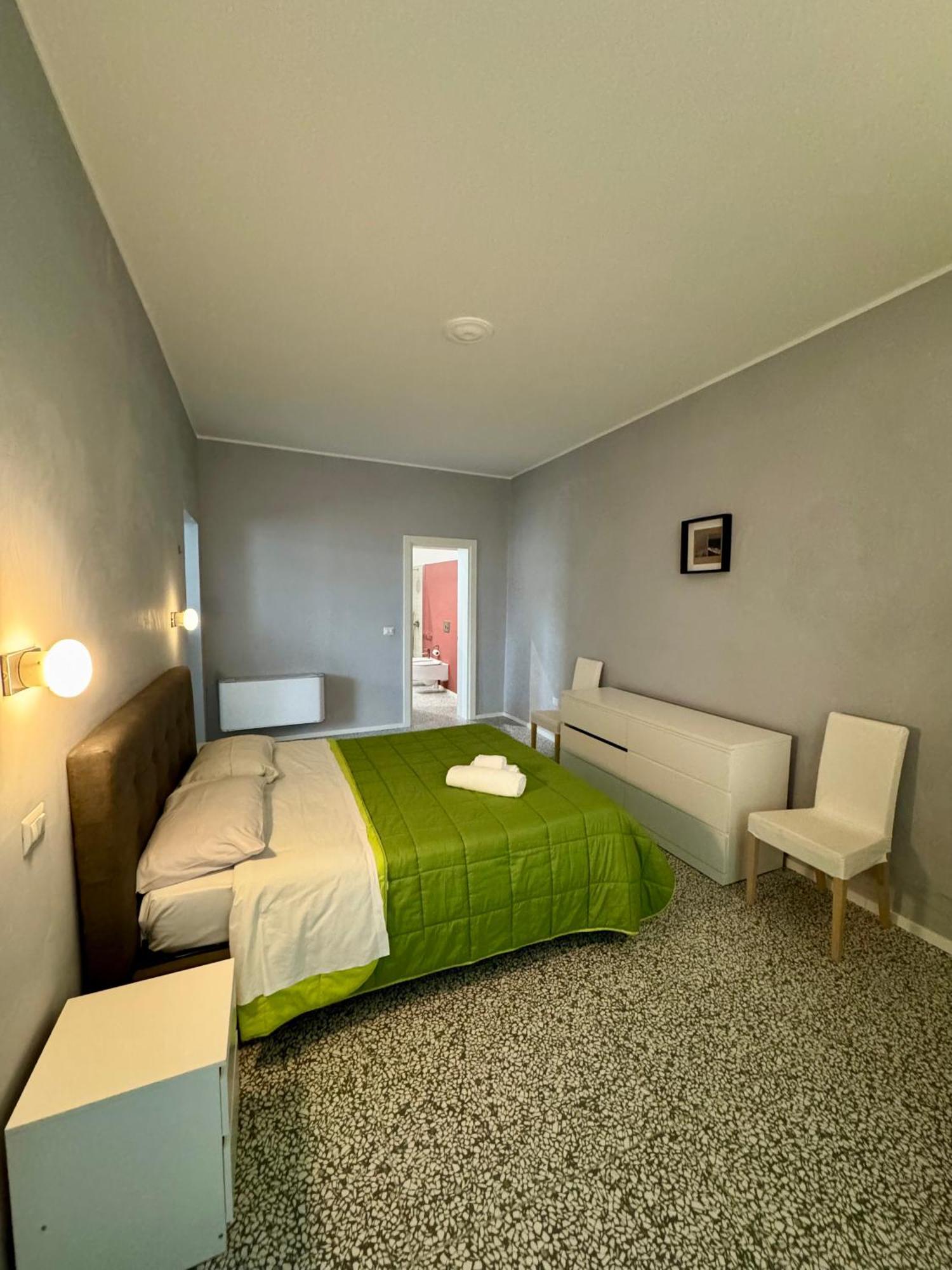 4 Balconi Rooms Paladini B&B E Appartamenti Lecce Exterior foto