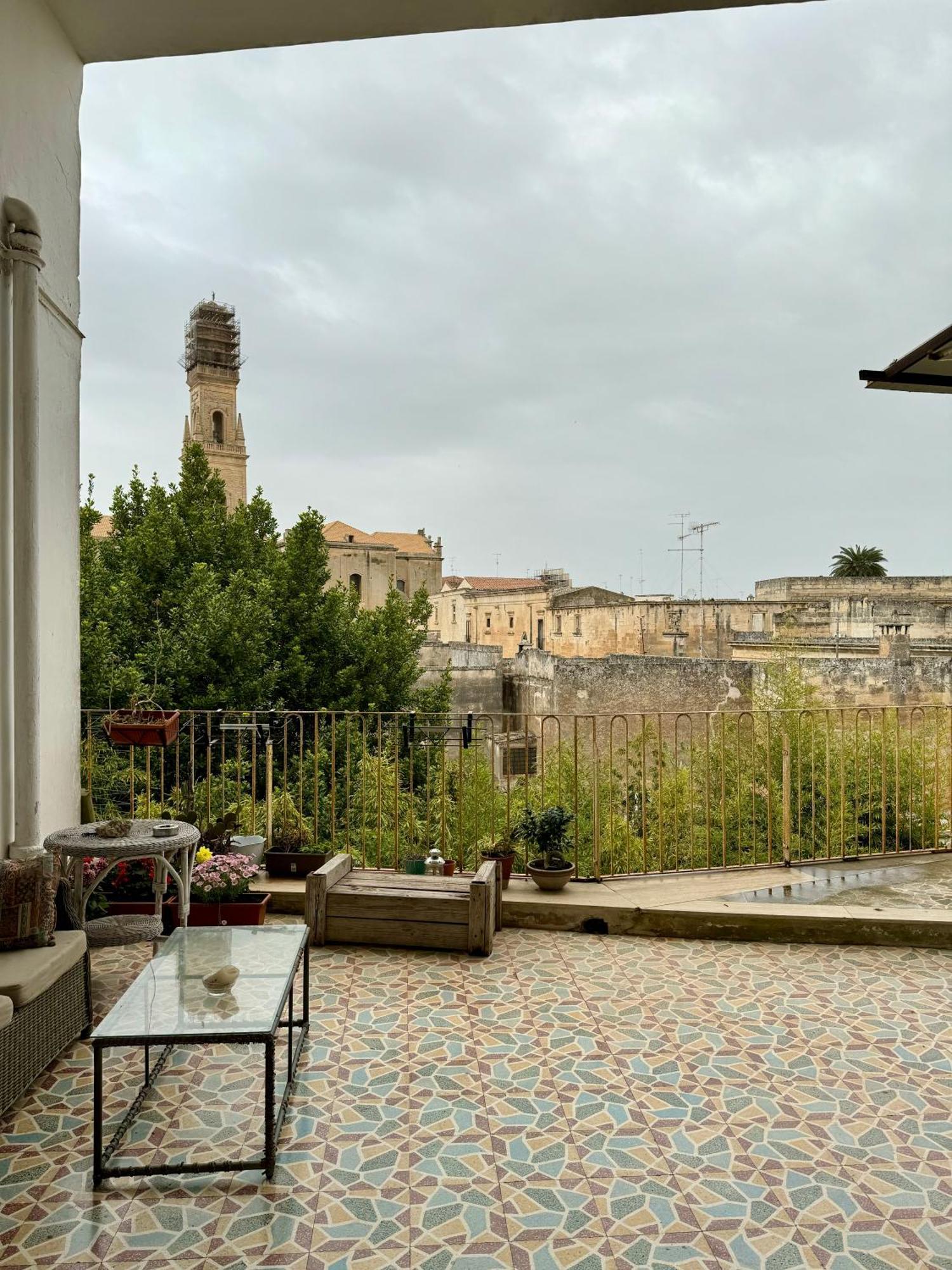4 Balconi Rooms Paladini B&B E Appartamenti Lecce Exterior foto